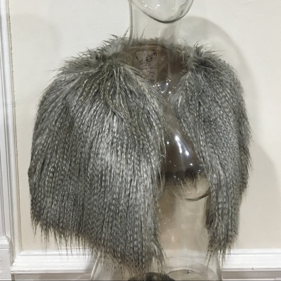 Vintage Jackets & Blazers - Soft Vintage Faux Fur Capelet